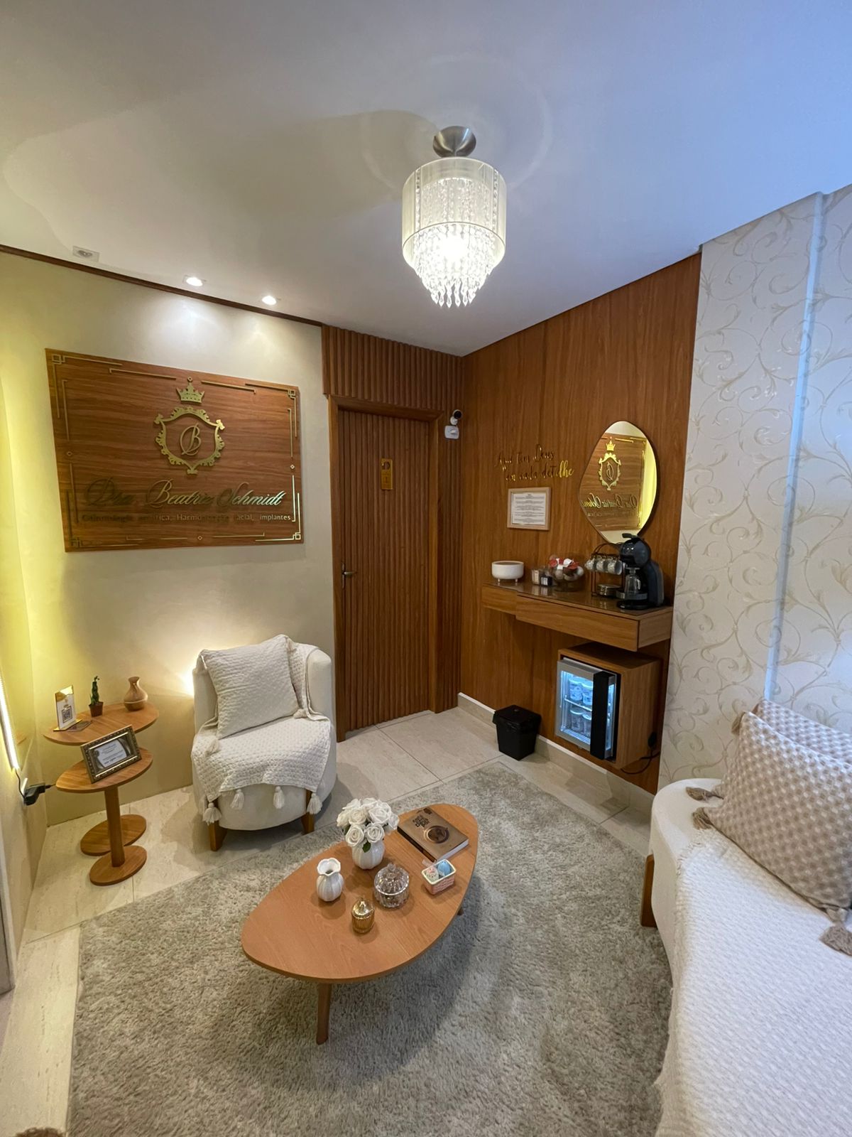 Recepção acolhedora no consultório da Dra. Beatriz Schmidt em Campos do Jordão