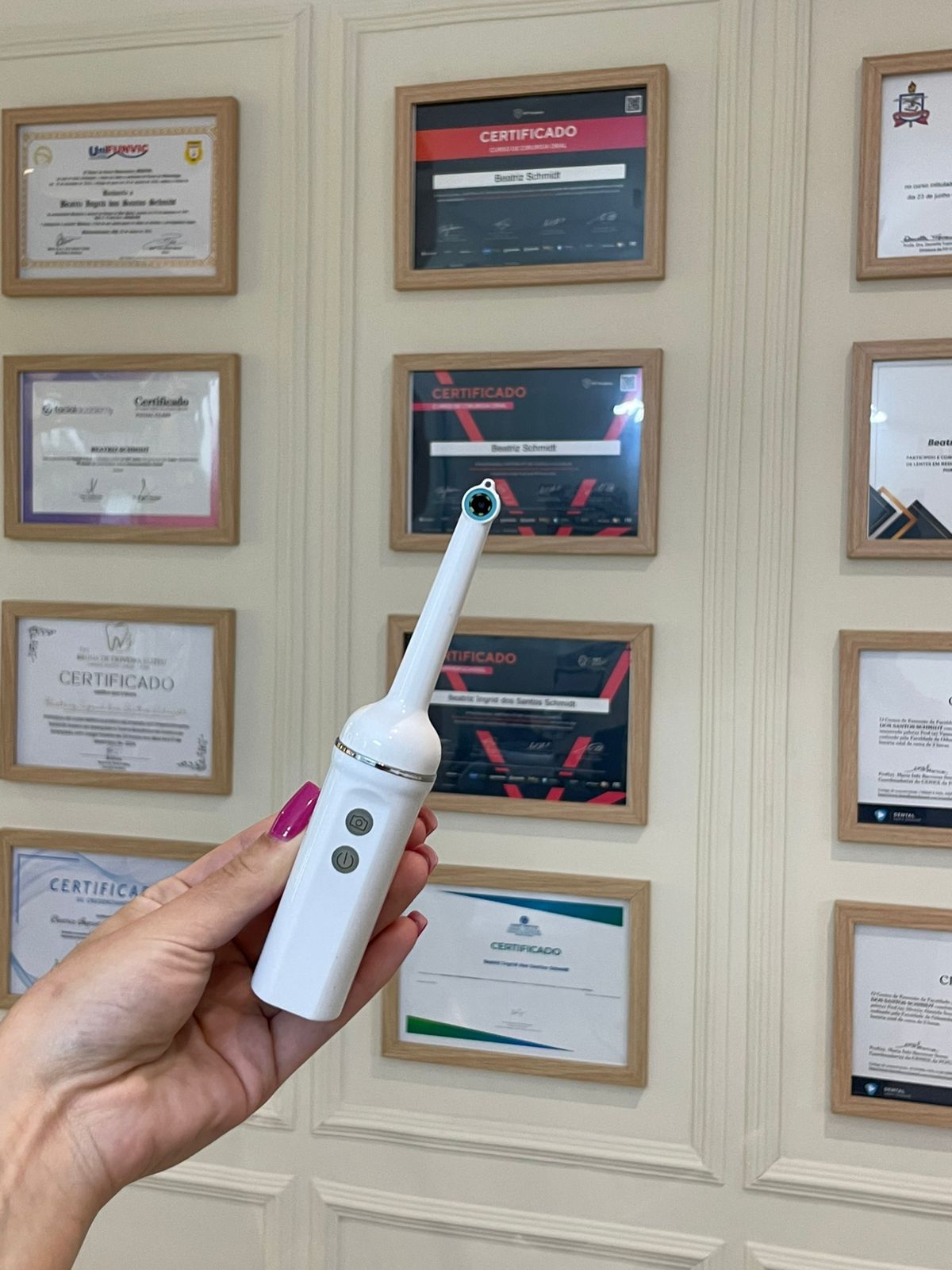 Câmera intraoral no consultório da Dra. Beatriz Schmidt em Campos do Jordão