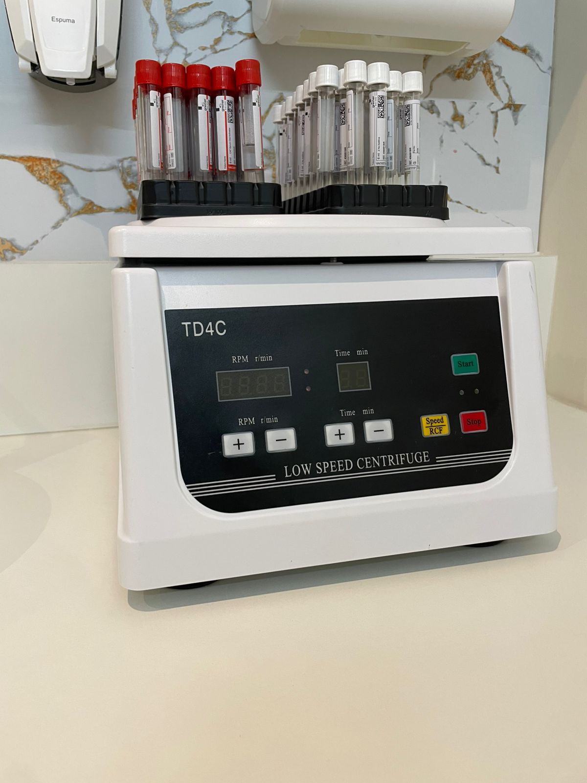 Centrifugação sanguínea no consultório da Dra. Beatriz Schmidt em Campos do Jordão